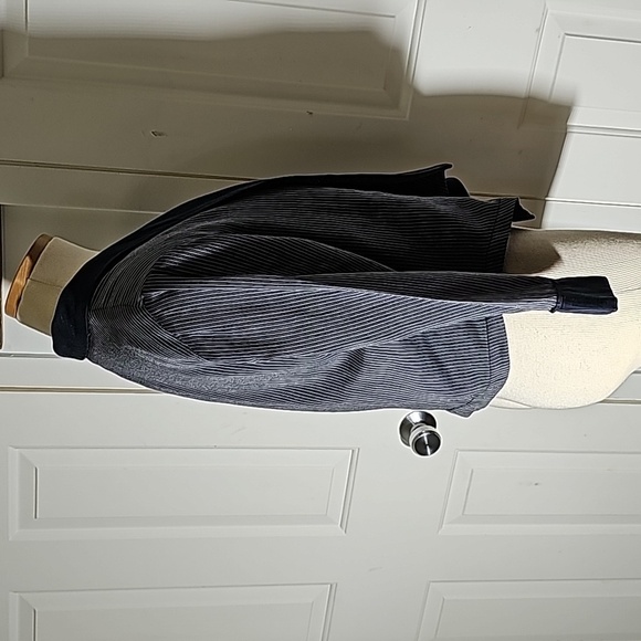 JOE'S, croped pin striped light weight jacket.‎ Open front. NWT, medium. - Picture 3 of 10